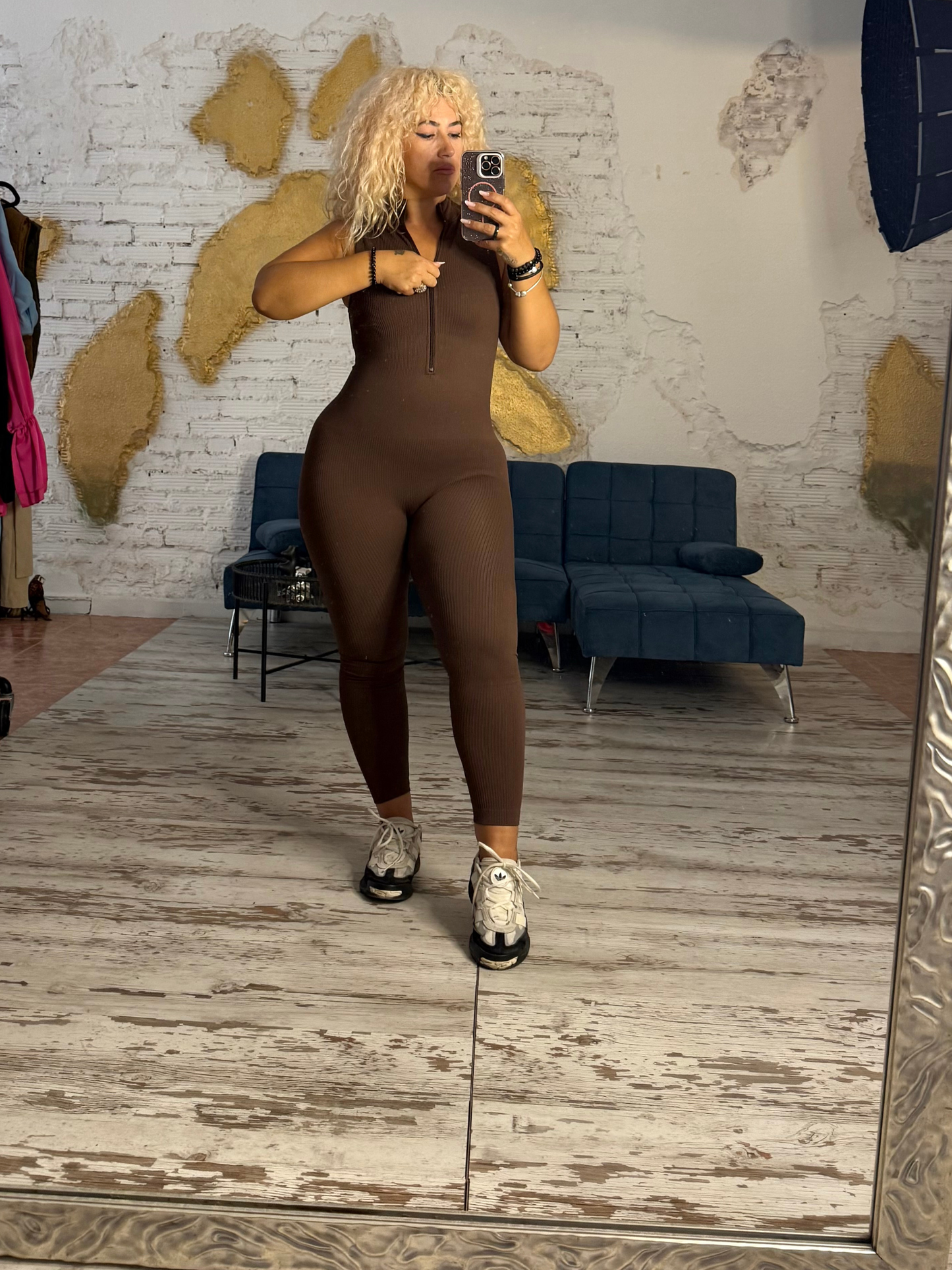 MONO QUEEN MARRON