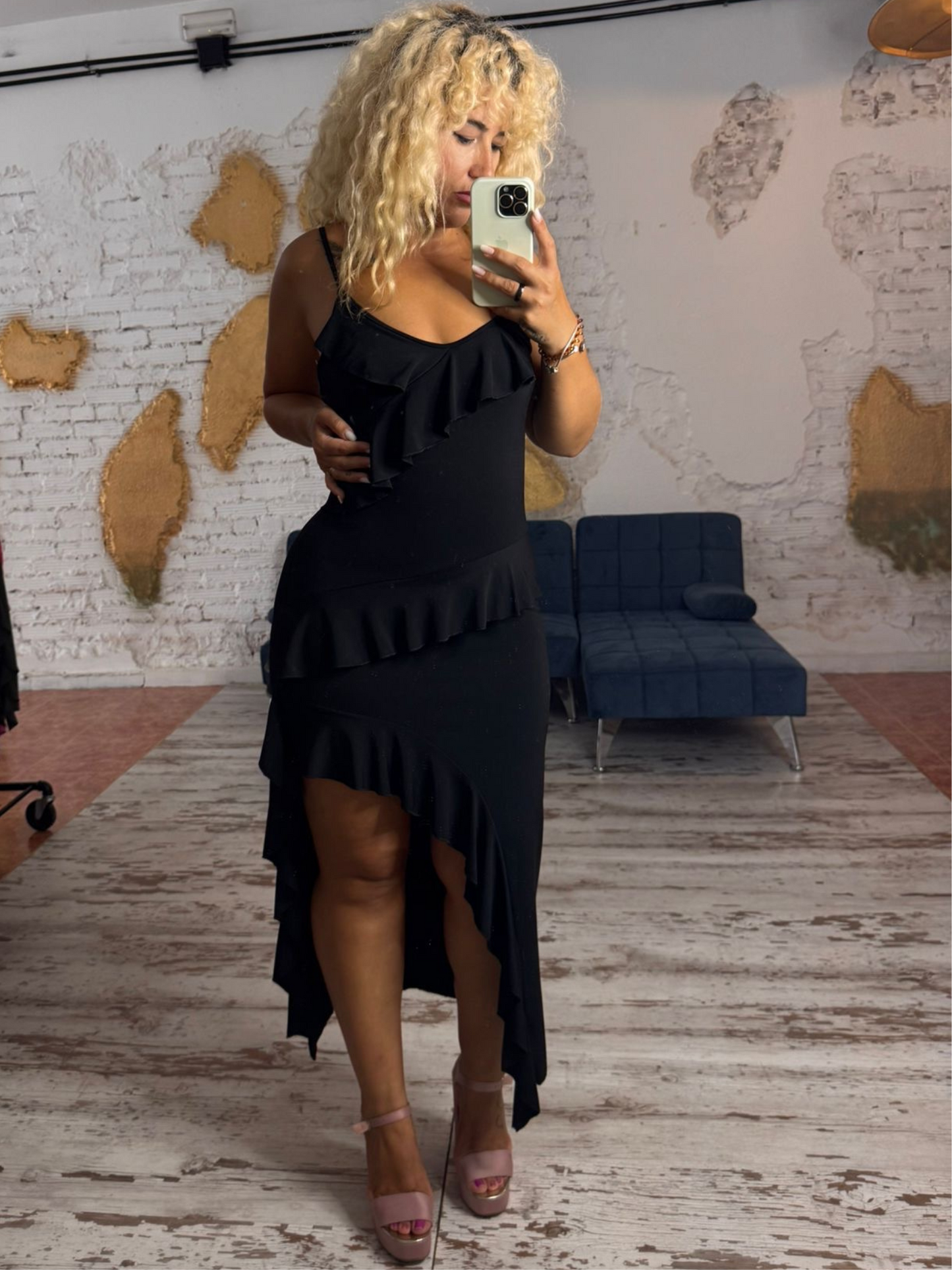 VESTIDO NEGRO VOLANTES