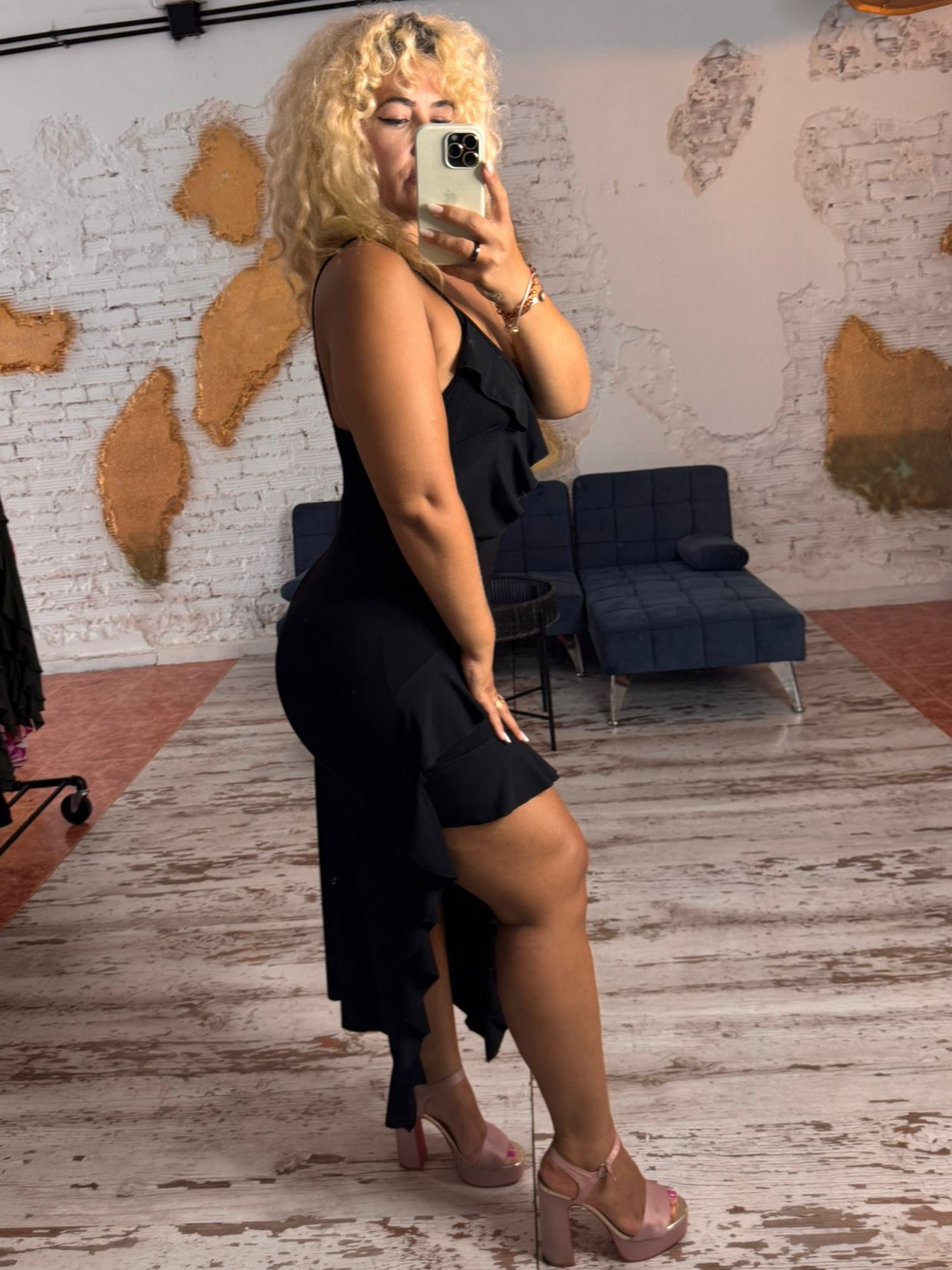 VESTIDO NEGRO VOLANTES