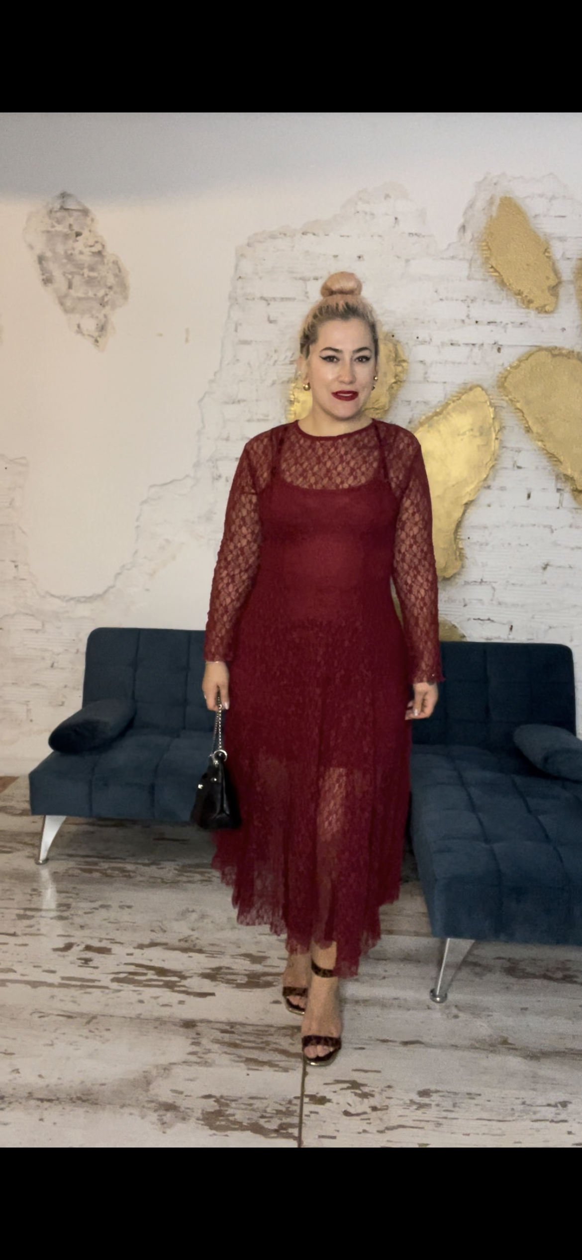 VESTIDO DE ENCAJE COLOR VINO CON FORRO INTERIOR