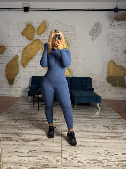 MONO QUEEN AZUL CON MANGAS