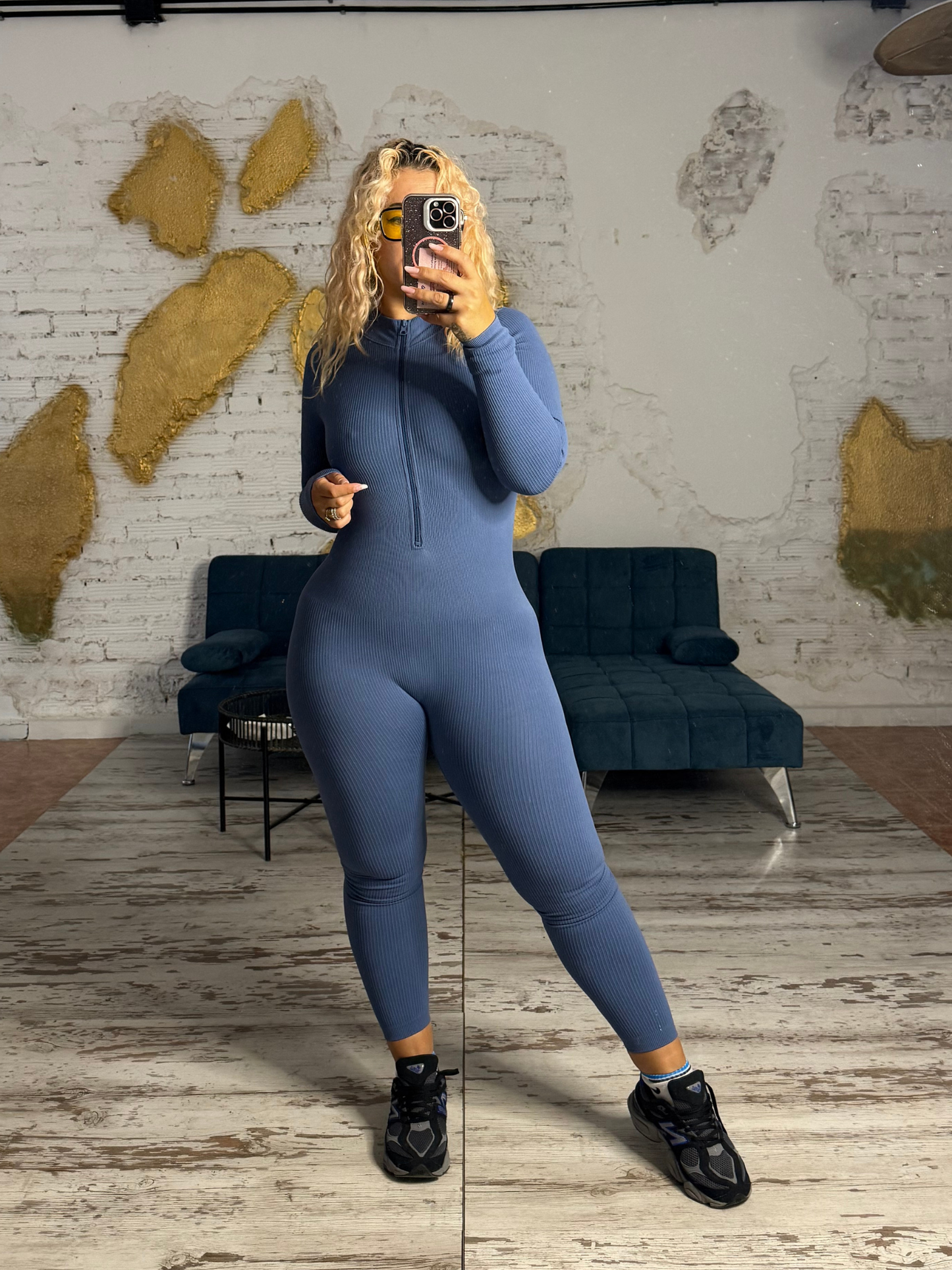 MONO QUEEN AZUL CON MANGAS