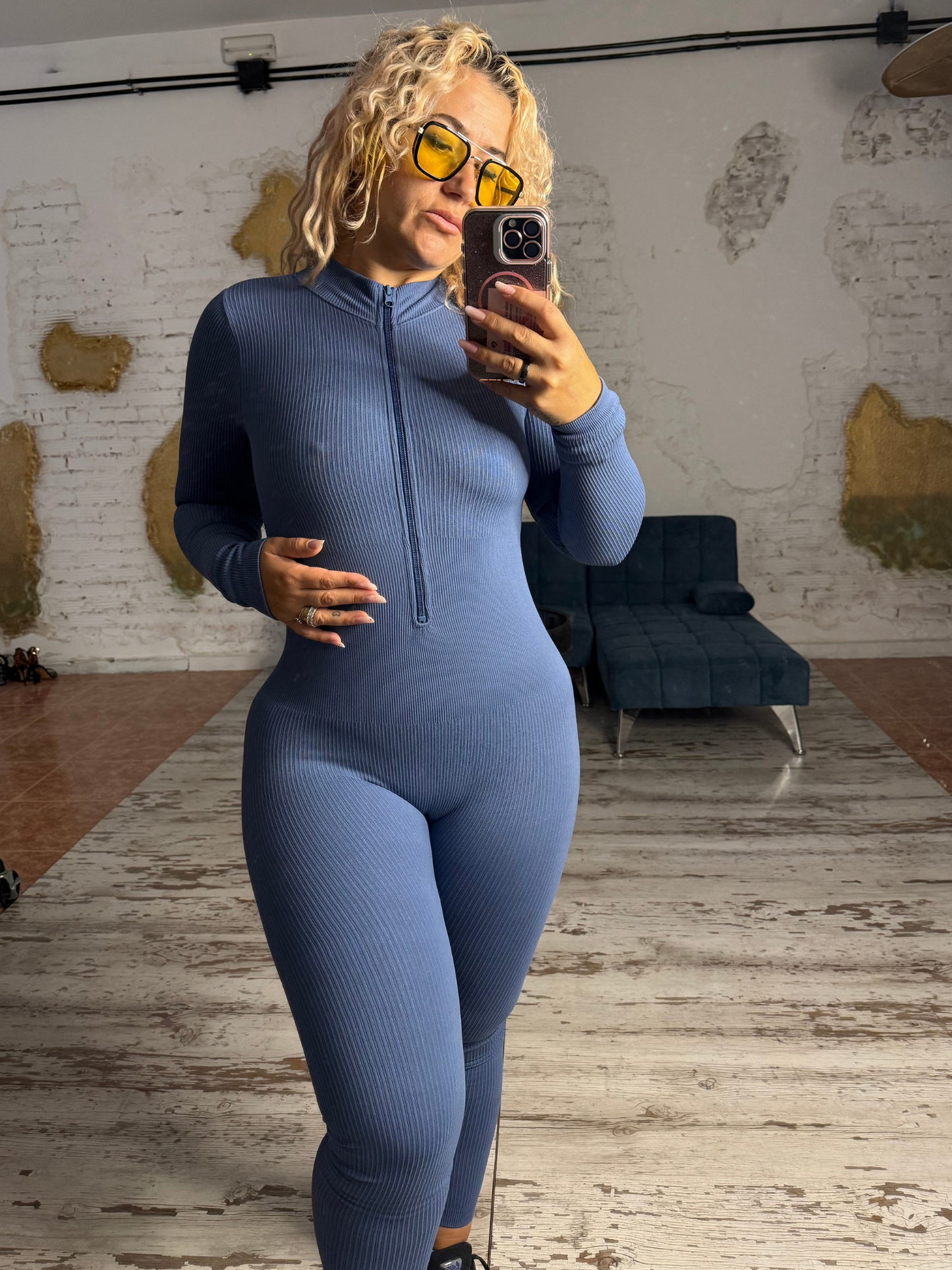 MONO QUEEN AZUL CON MANGAS