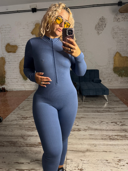 MONO QUEEN AZUL CON MANGAS