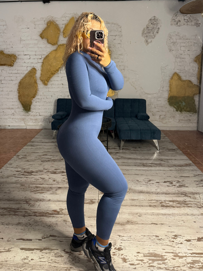 MONO QUEEN AZUL CON MANGAS